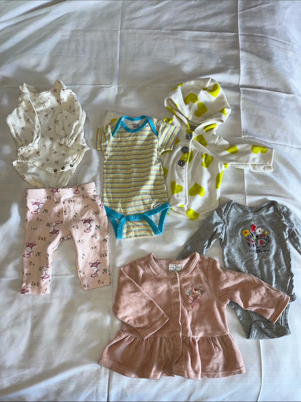10 Piece Lot infant‎ Clothing with 0-3, 3-6, 9 Months